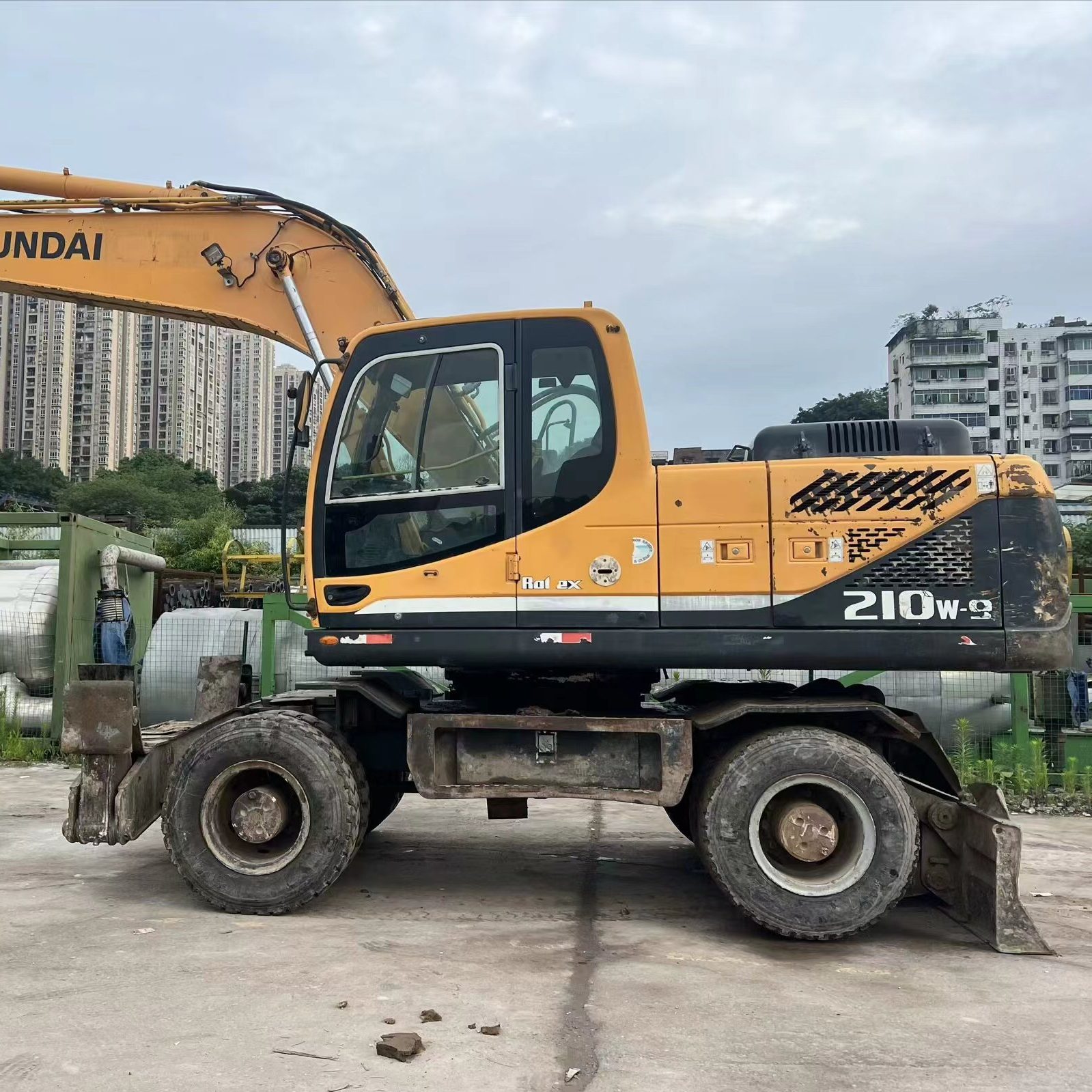 R210W-9