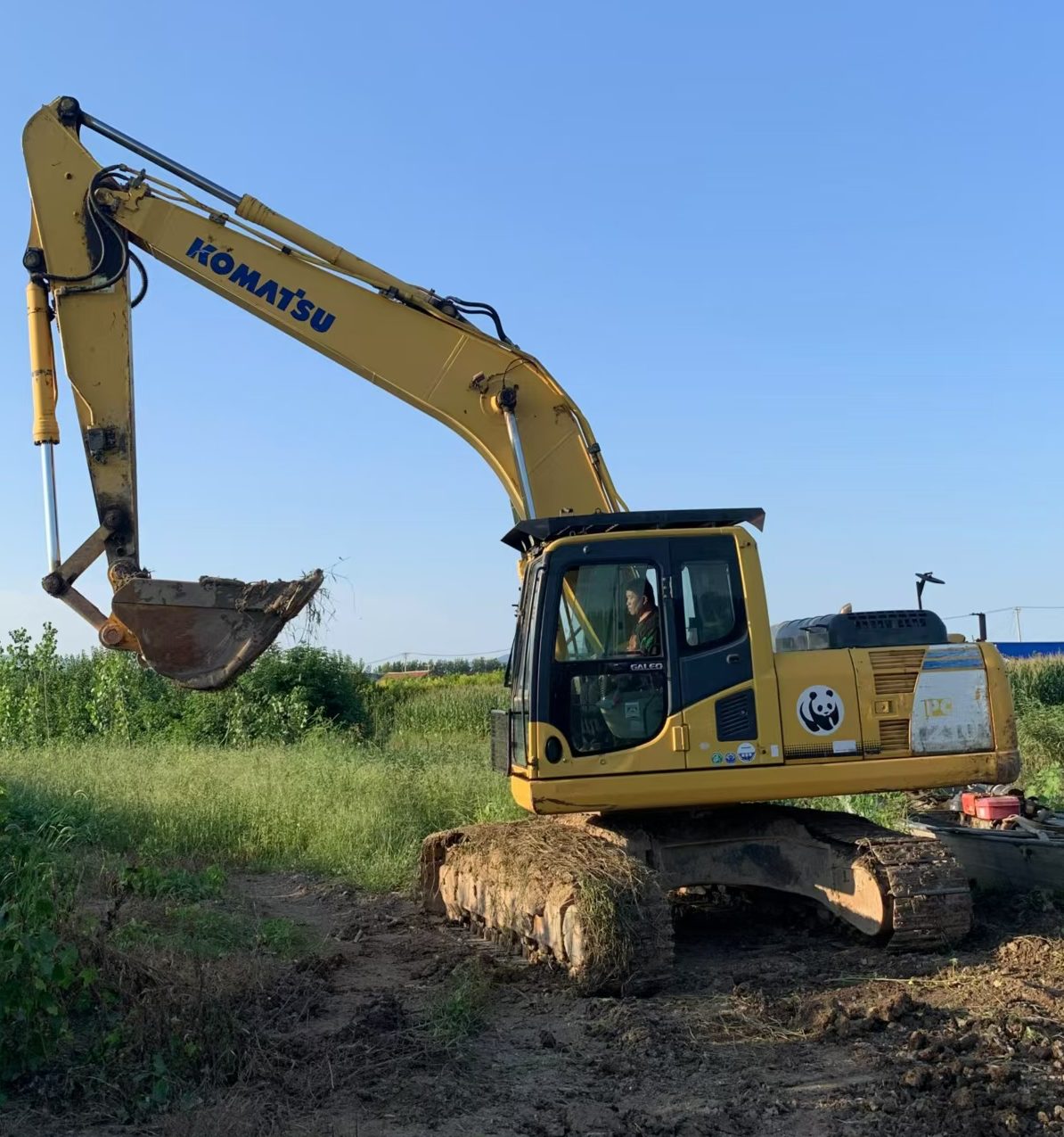 Komatsu PC200-8N1